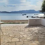 Greelax Beachfront House Zefiría
