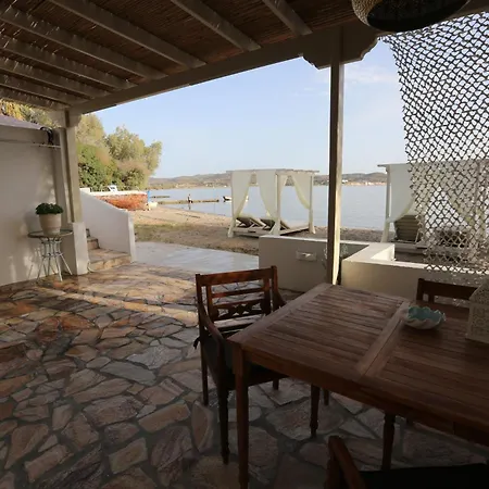 Апартаменты Greelax Beachfront House *